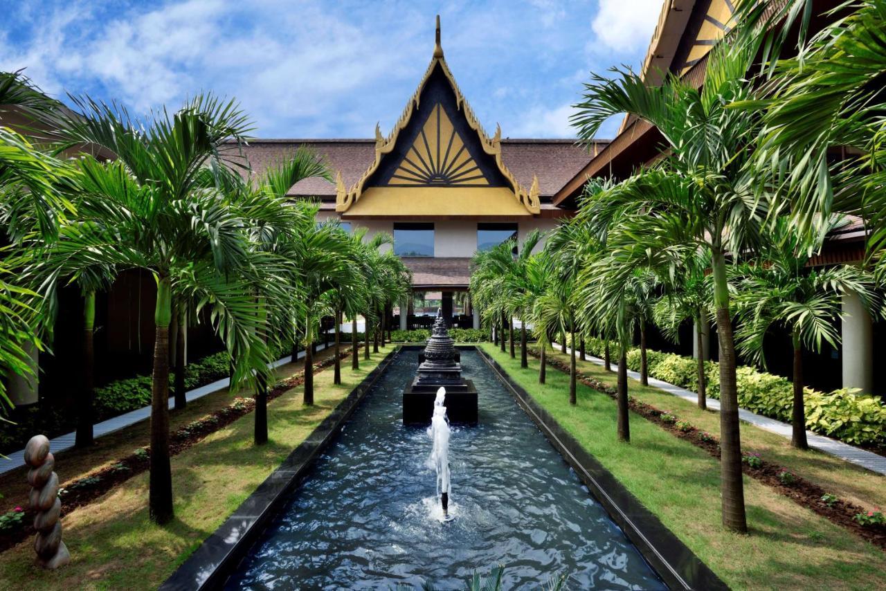 Radisson Blu Plaza Resort & Convention Centre Карджат Екстер'єр фото The Royal Thai Spa