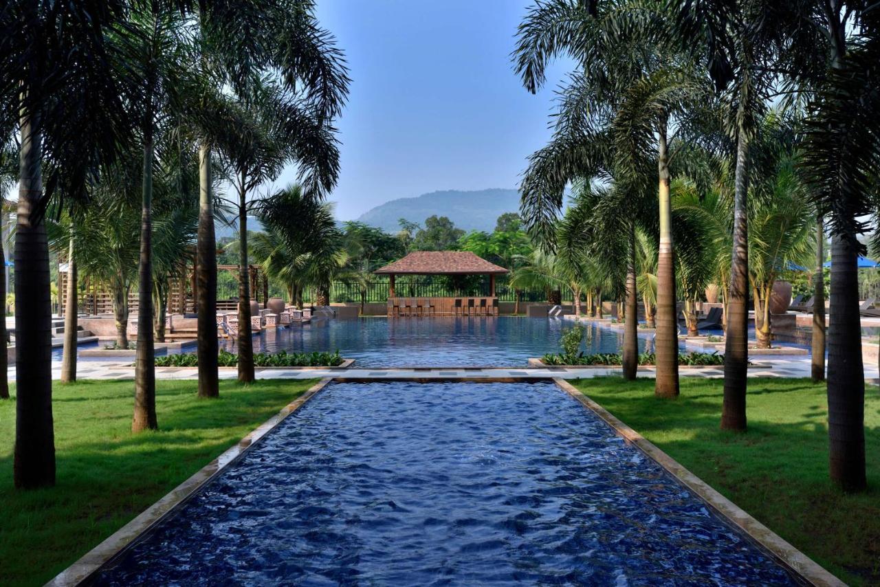 Radisson Blu Plaza Resort & Convention Centre Карджат Екстер'єр фото The pool at the Anantara Golden Triangle Resort