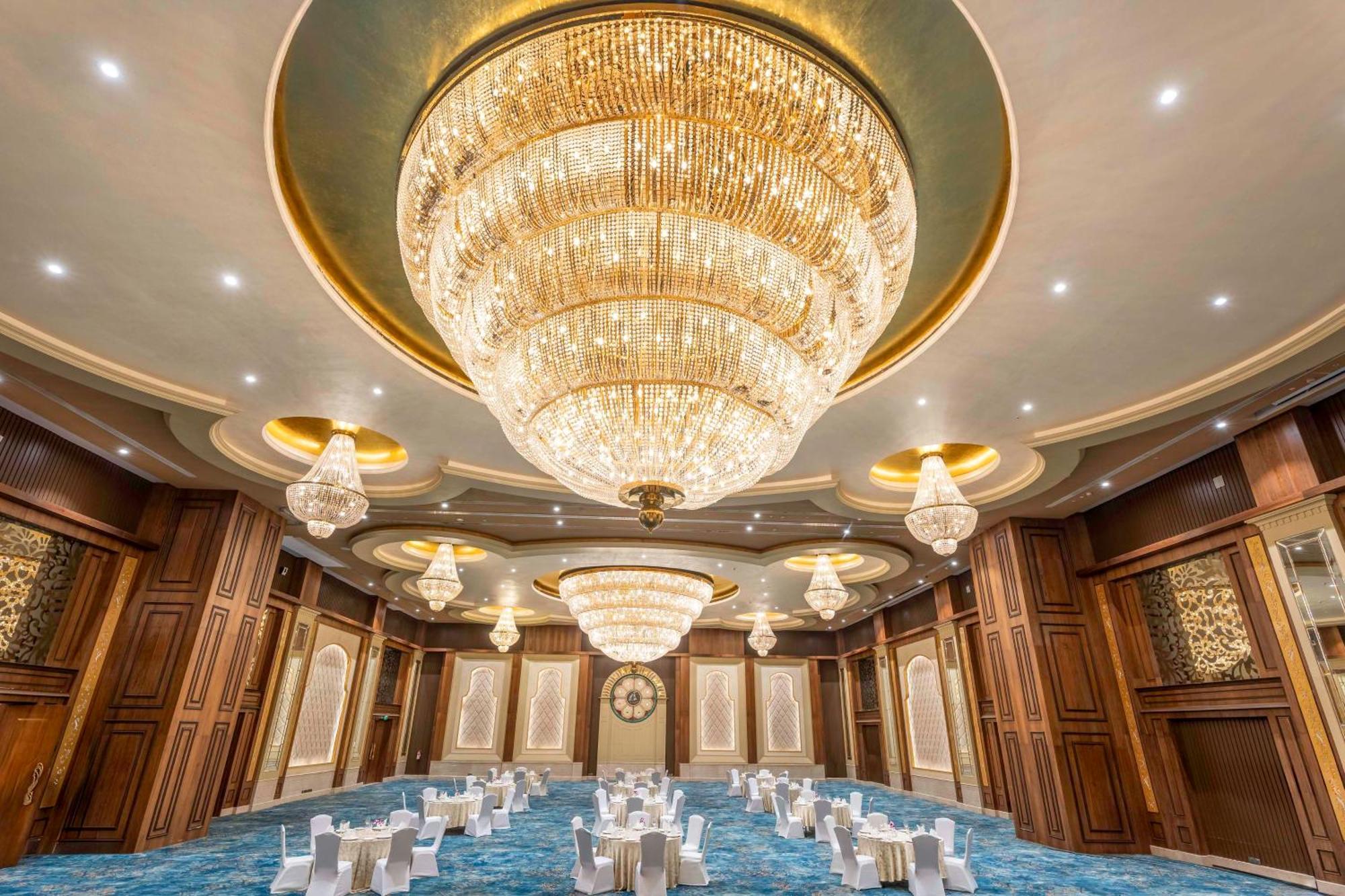 Radisson Blu Plaza Resort & Convention Centre Карджат Екстер'єр фото The Grand Ballroom