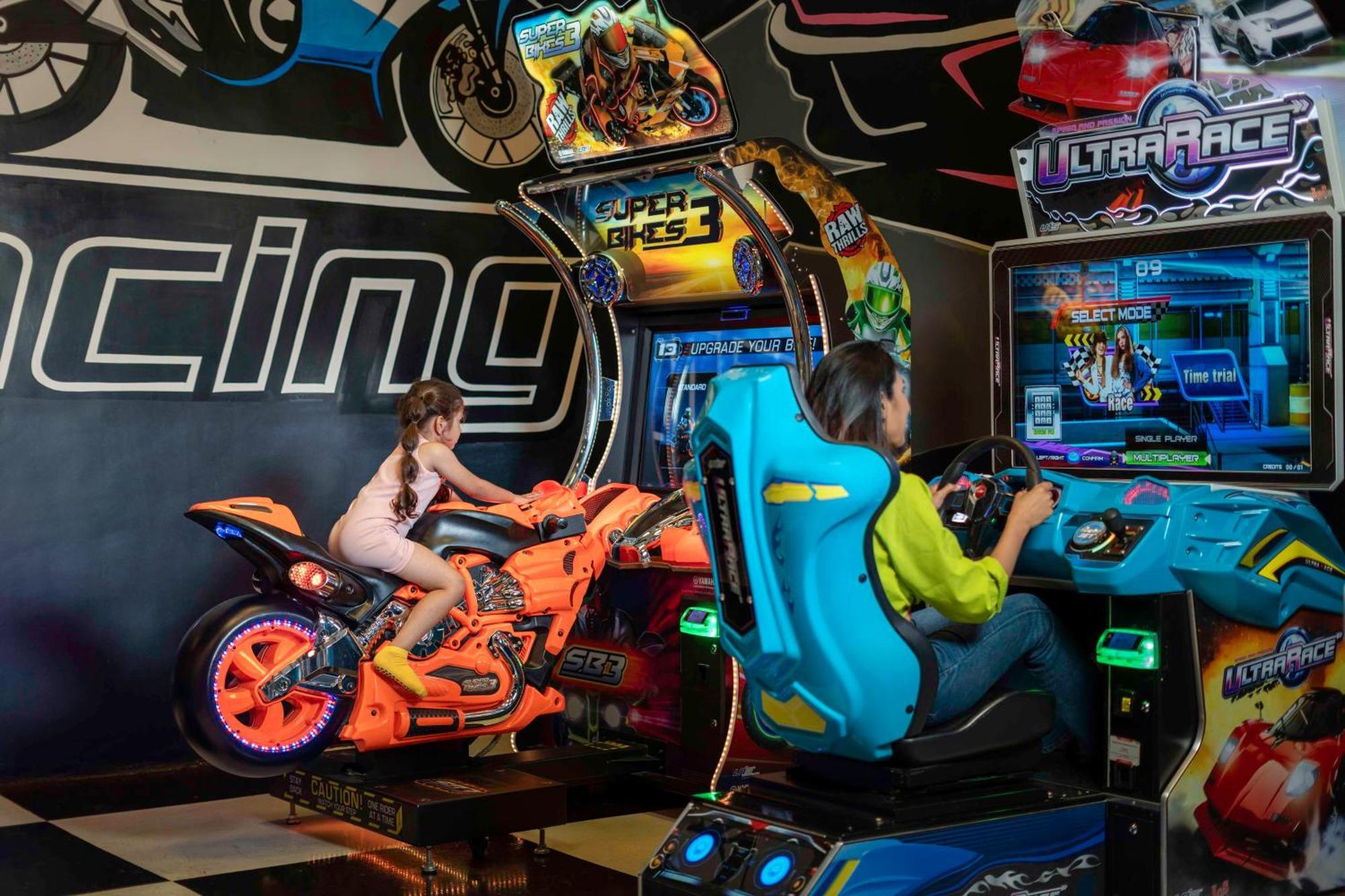Radisson Blu Plaza Resort & Convention Centre Карджат Екстер'єр фото Arcade racing games
