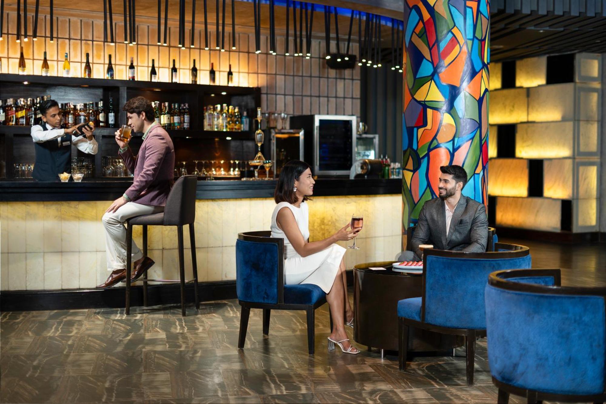 Radisson Blu Plaza Resort & Convention Centre Карджат Екстер'єр фото The Bar